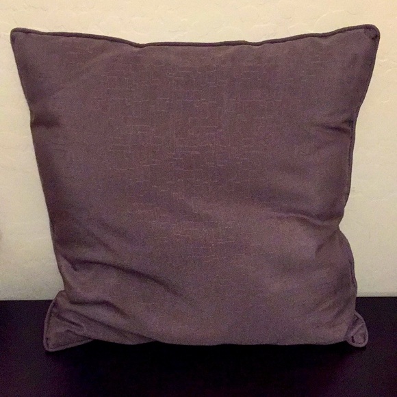 🆕 Brown Accent Pillow - Picture 3 of 5